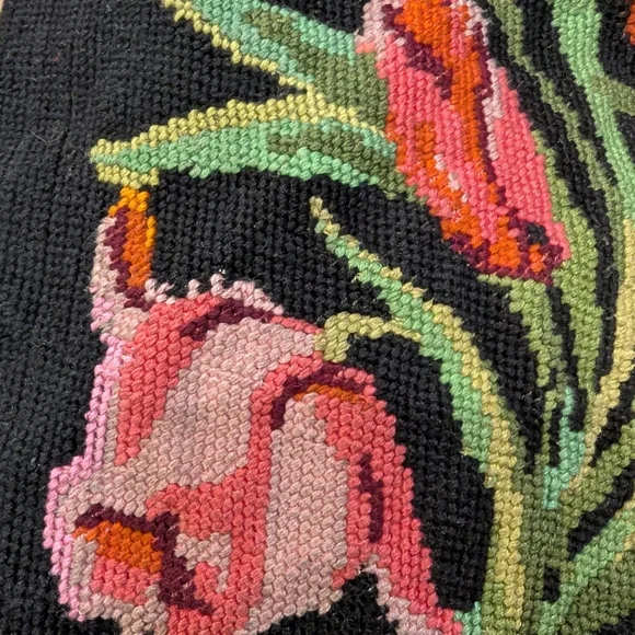 Vintage handcrafted textile art, featuring exquisite Floral hand embroidery - Picture 10 of 14